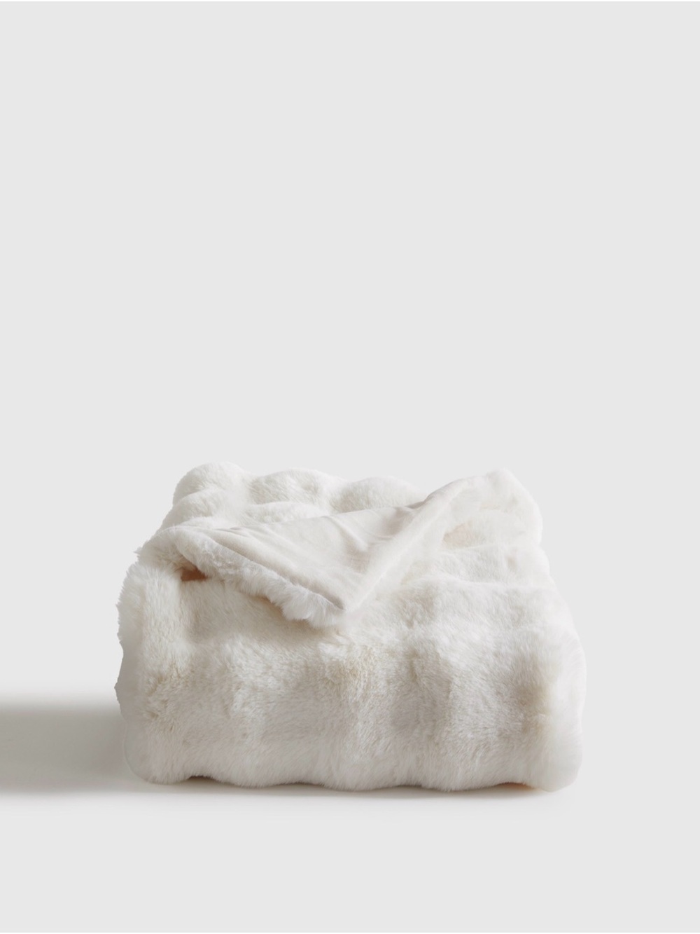 Quince Ruched Faux Fur Throw 50x60 in Snow 🤍🩶